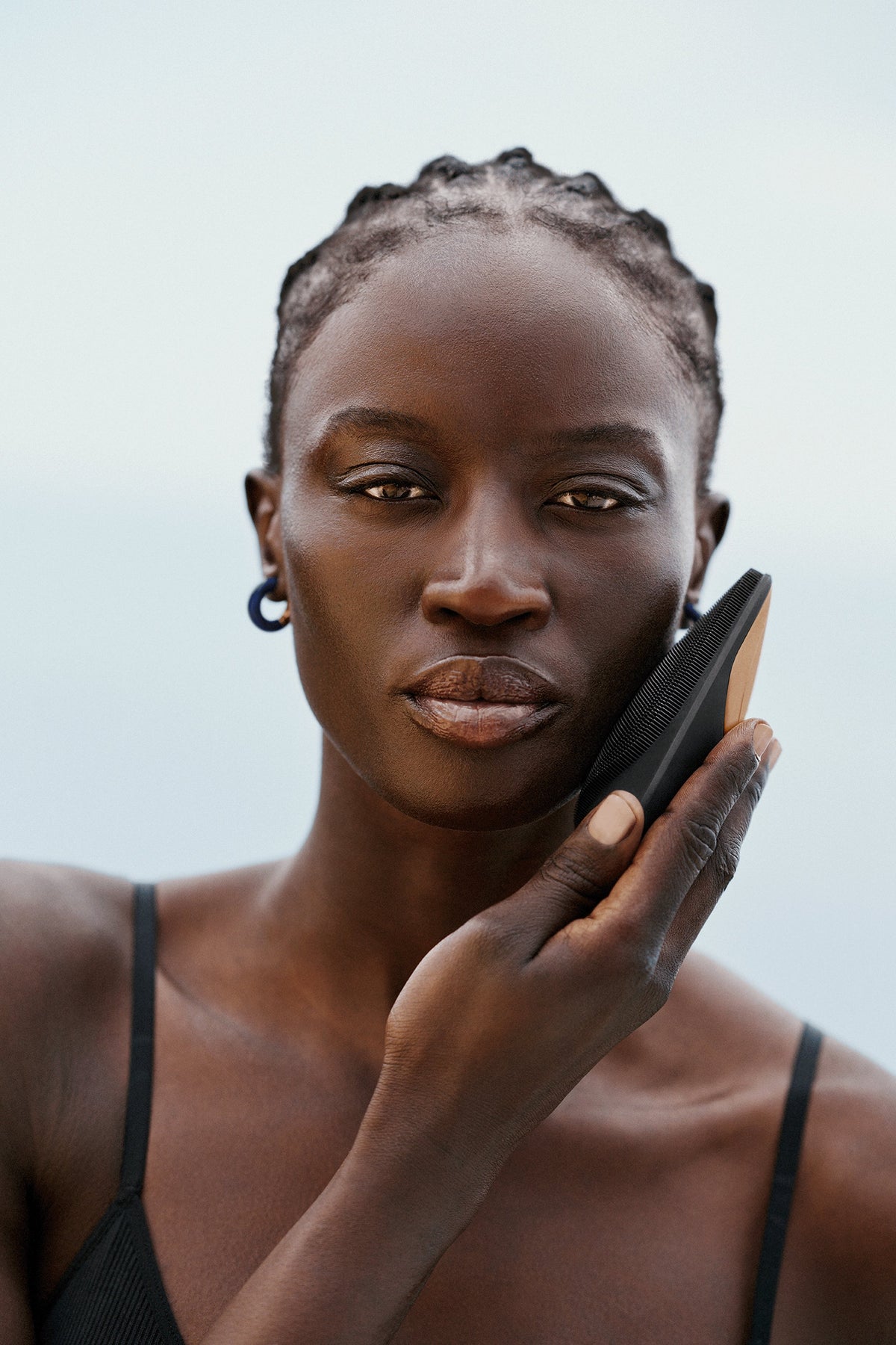 A model using the GESKE Warm & Cool Eye Energiser | 6 in 1