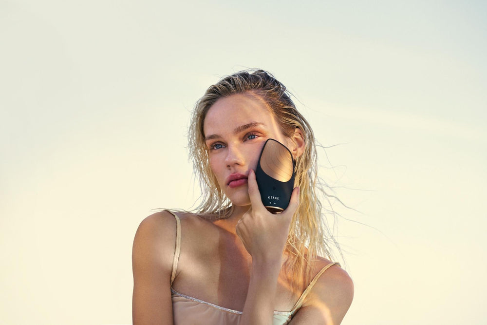 A client using the GESKE Sonic Warm & Cool Mask at home